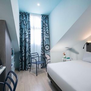 Chambre Mansardée Lit Queen-Size